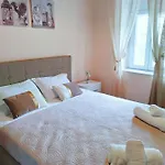 Appartement Eveline House *